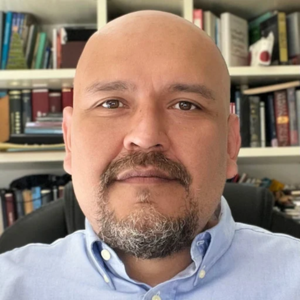 Dr. Carlos Valderrama